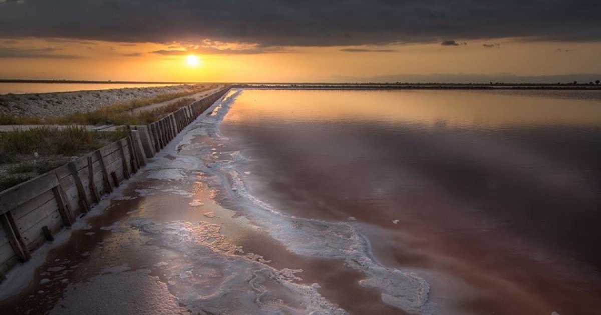 Giochi di luce, fenicotteri e leggende: l'incanto delle saline di Margherita di Savoia